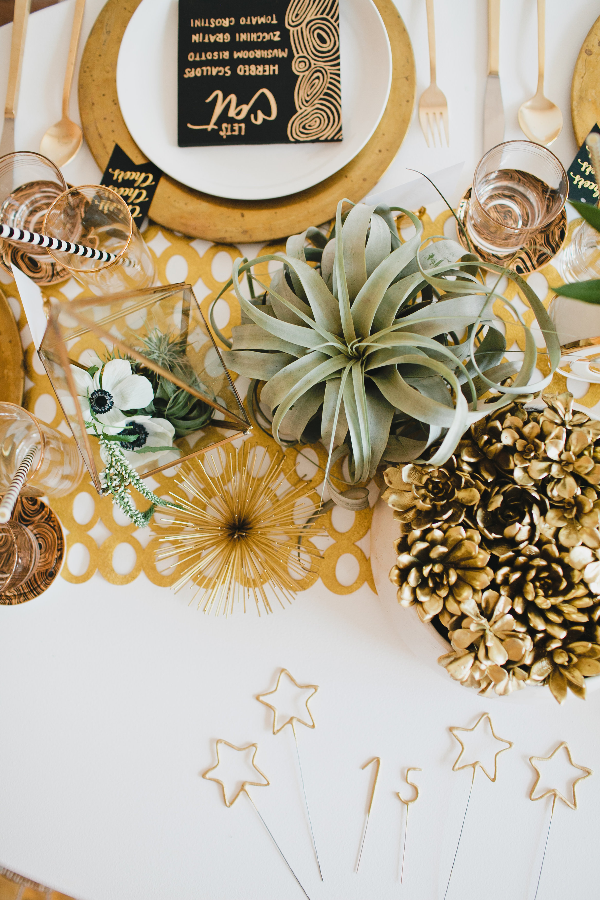 All Gold Everything – New Year’s Eve Table Inspiration