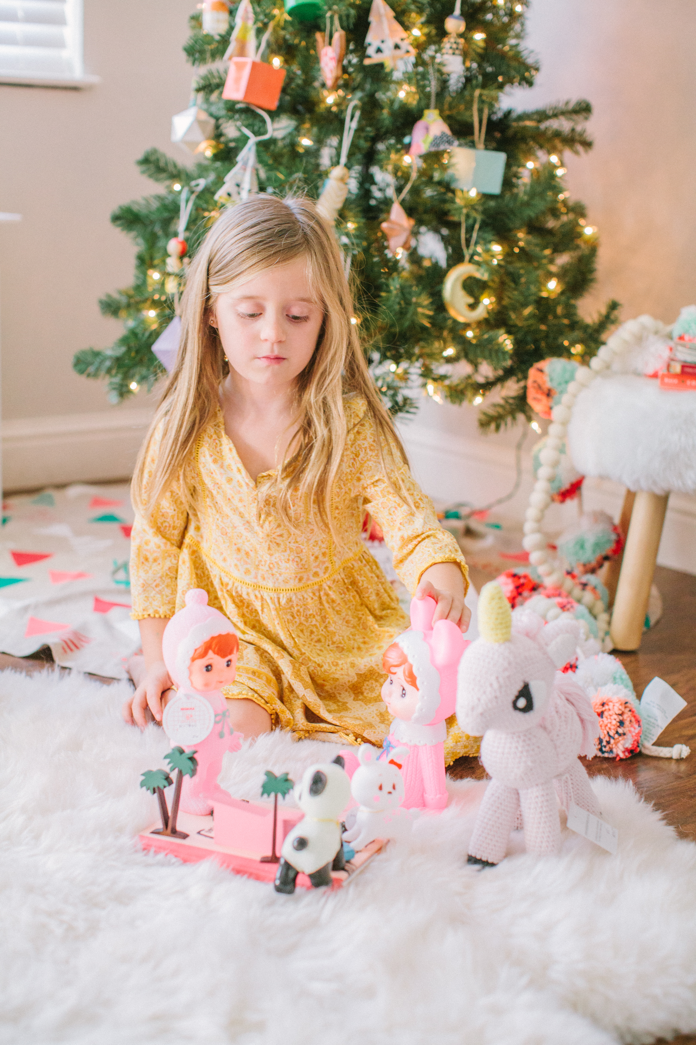 Gift Giving - Little Girls • Beijos Events