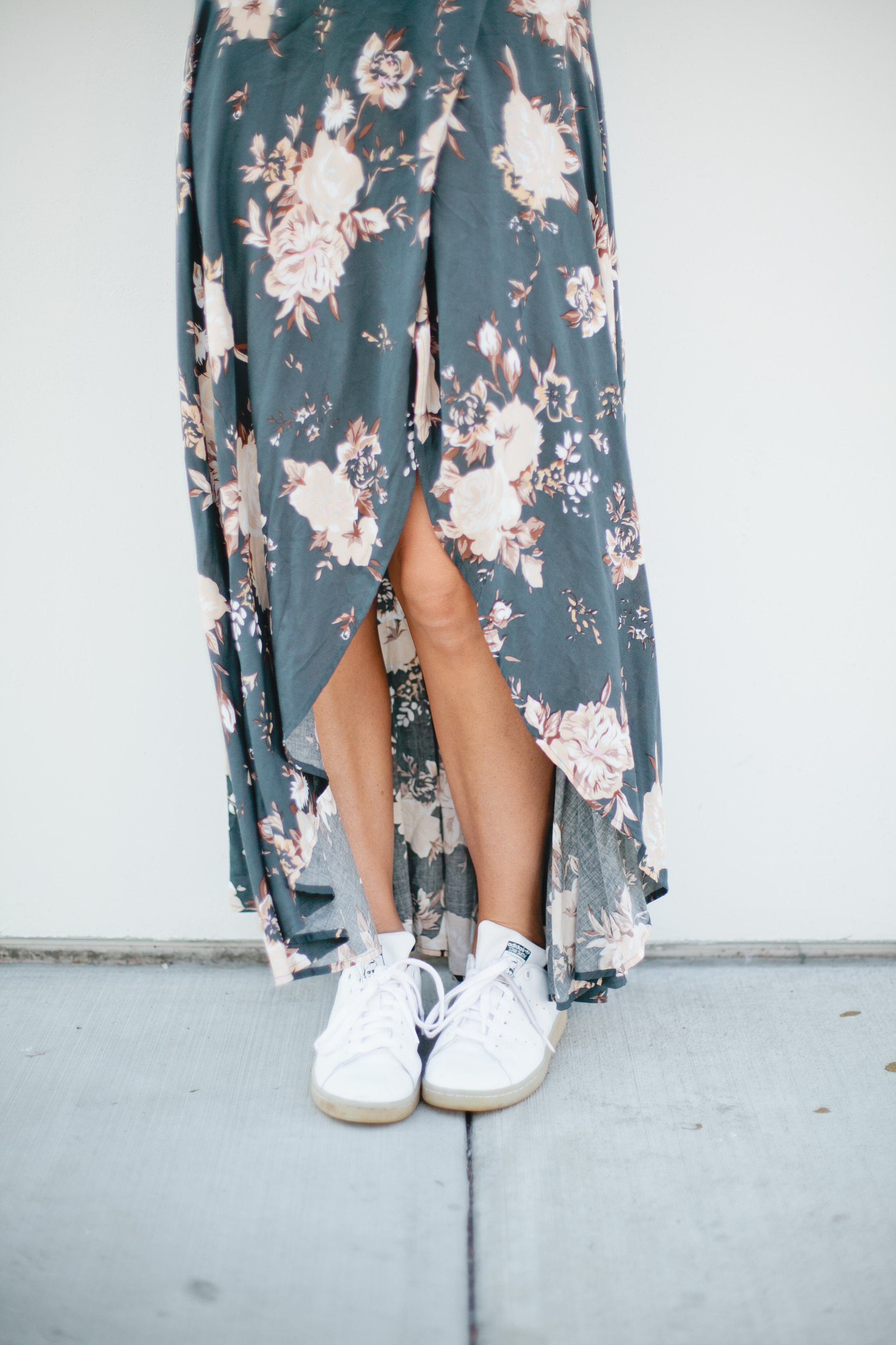 How to wear Dresses with Sneakers