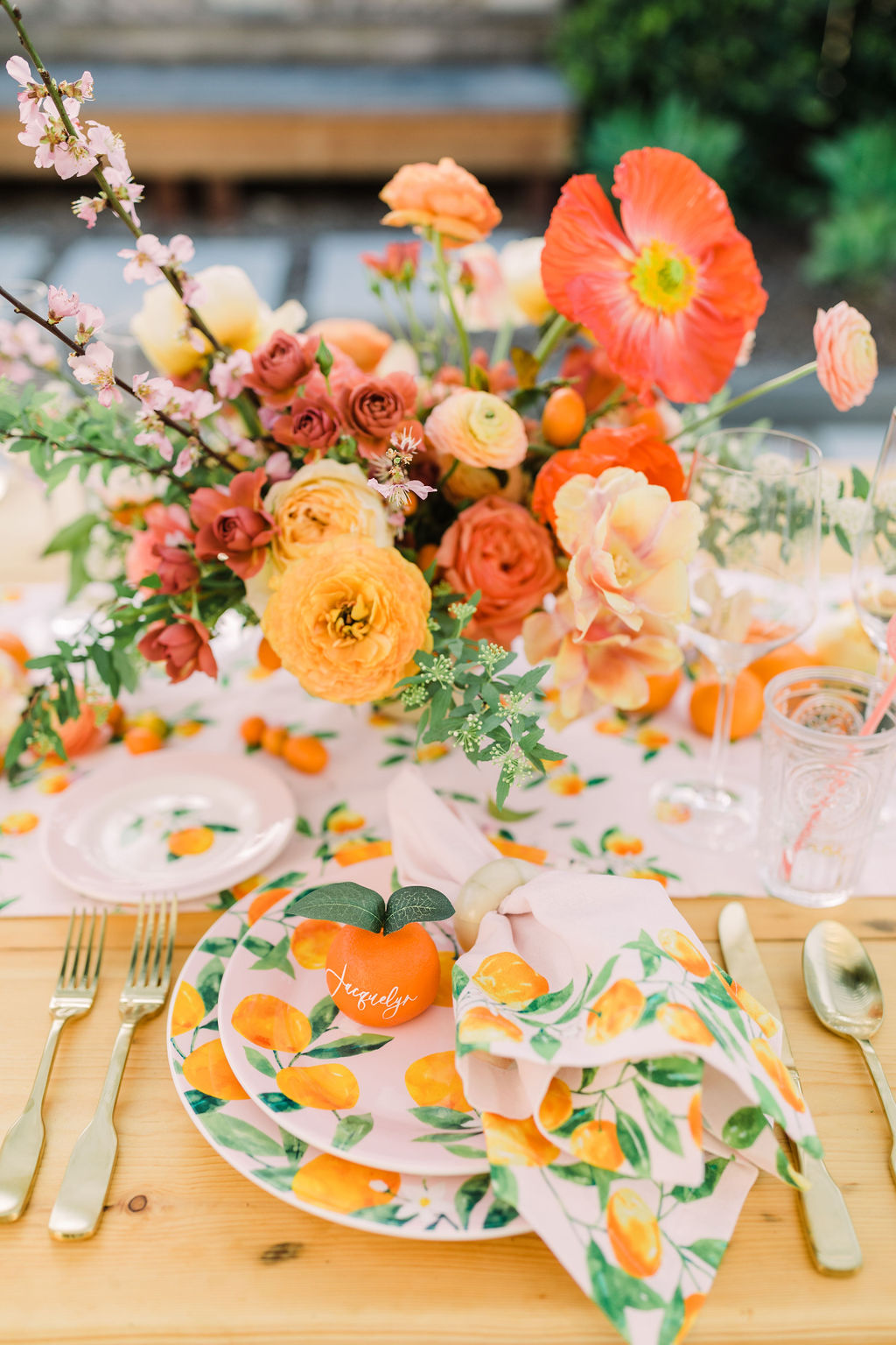 A Beautiful and Fresh Backyard Citrus Table with Sur la Table • Beijos ...