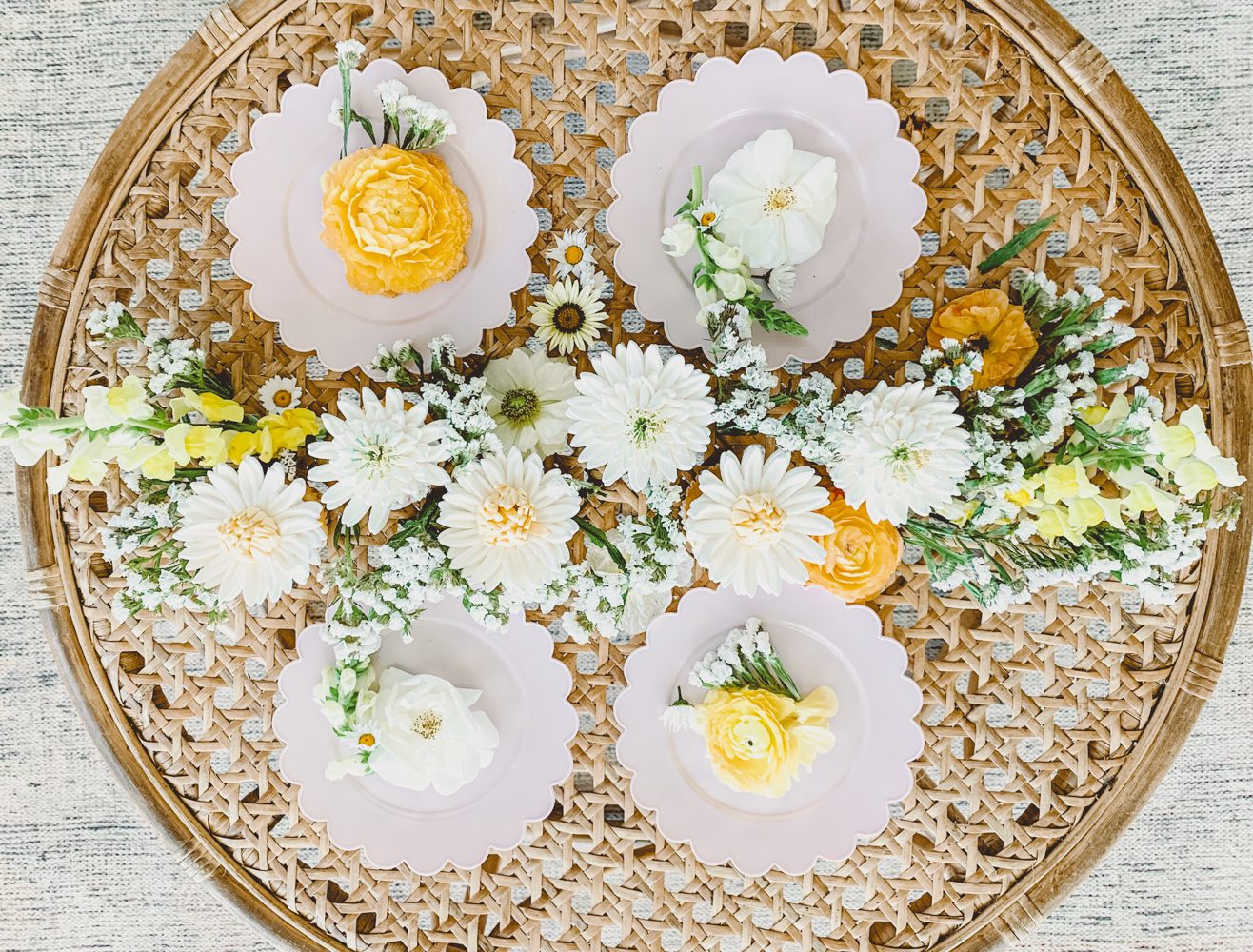 Daisy Cupcakes To Dress Up A Spring Table