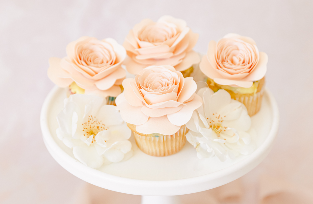 A Pretty Paper Floral Cupcake Topper That Will Outlast The Heat! – Beijos DIY