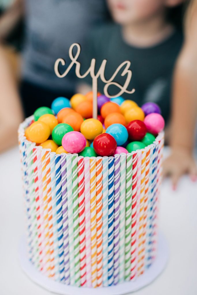 Rainbow birthday party ideas - Rainbow M&M's vase